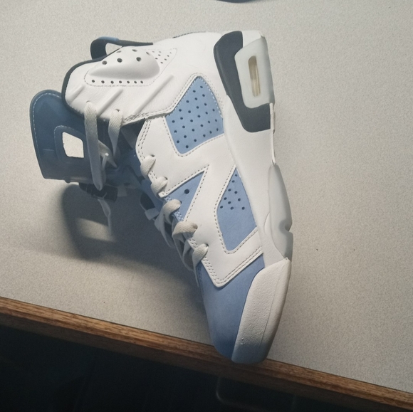Air Jordan Retros UNC 6s - Picture 5 of 5